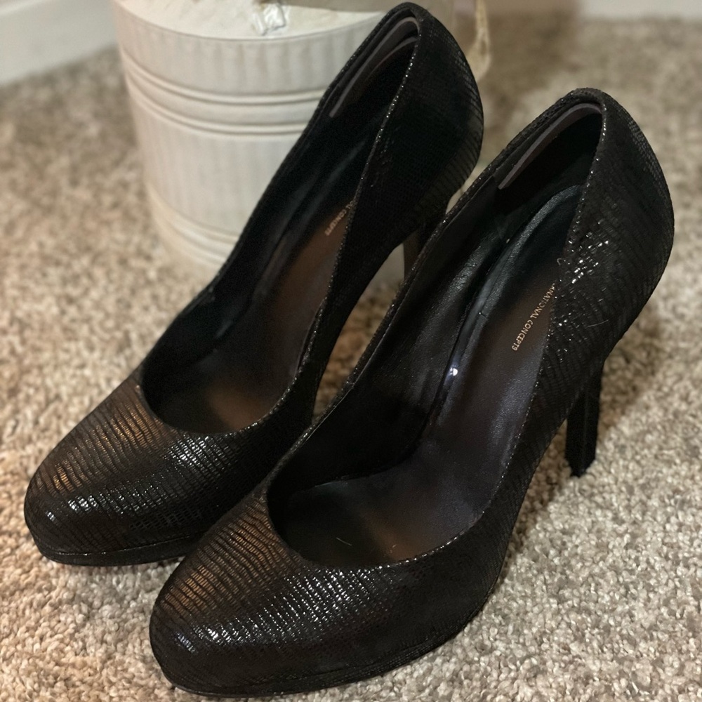 Gorgeous INC Black Pump